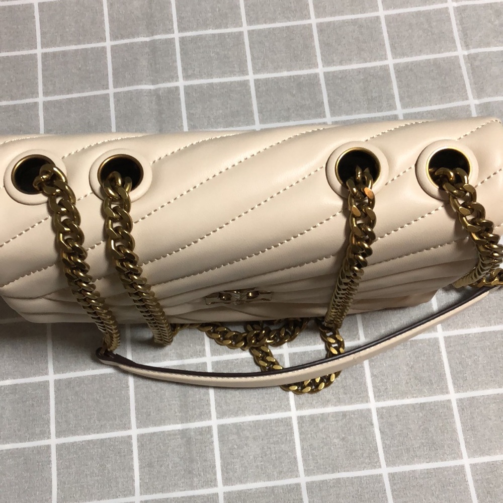 Tory Burch Kira Chevron Leather Shoulder Bag - Picture 4 of 7